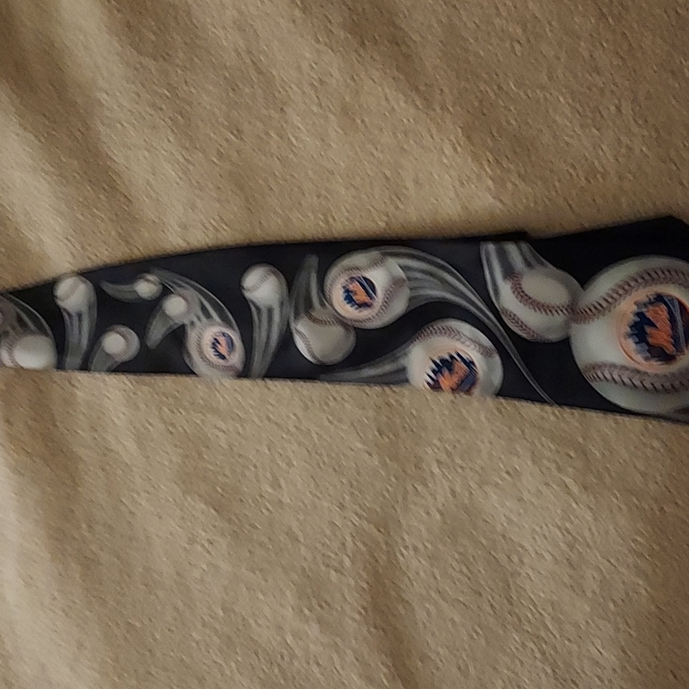Men's tie
